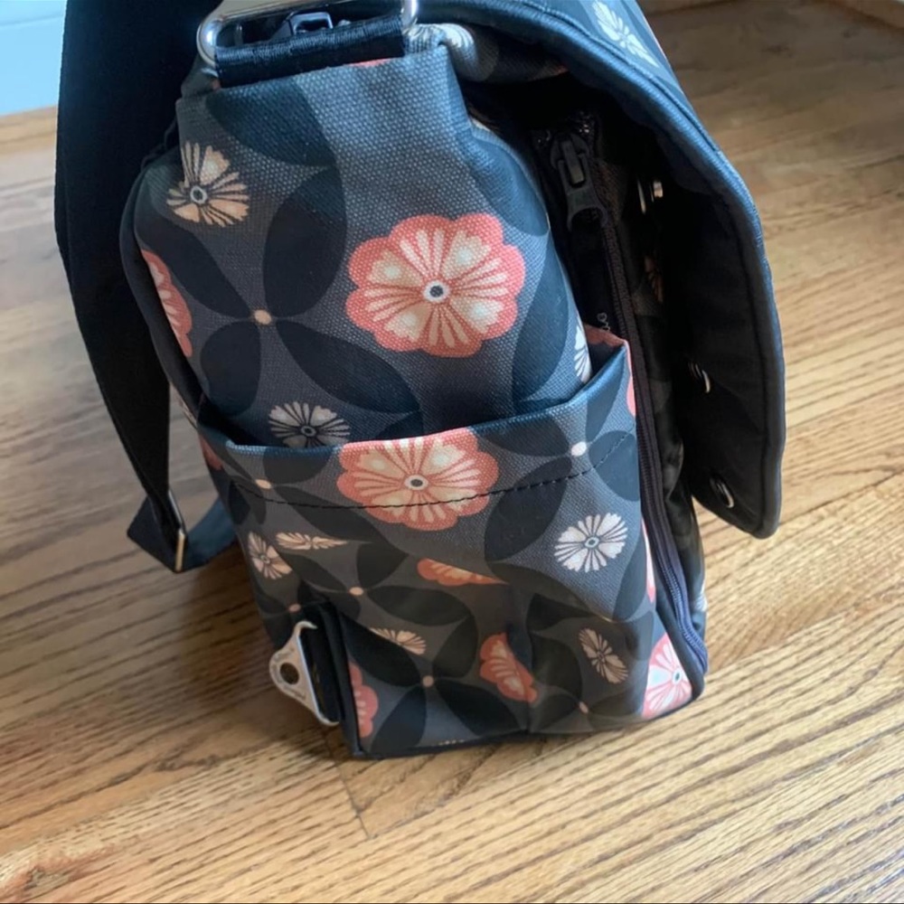 Petunia Pickle Bottom Boxy Diaper Bag Baby Gear Black Pink - Picture 9 of 9